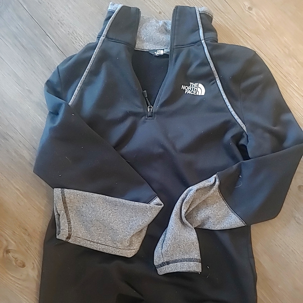 North face pull over